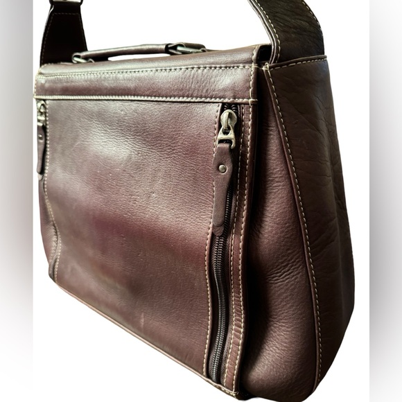 Authentic 100%  Leather AGM.CTT Beyond Leather Crossbody Women Bag Purse. - Picture 3 of 16